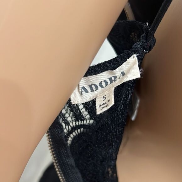 Adora Dress Size Small V Neck Sleeveless Lace Back Gold Zipper Ruffled Midi - Picture 8 of 10